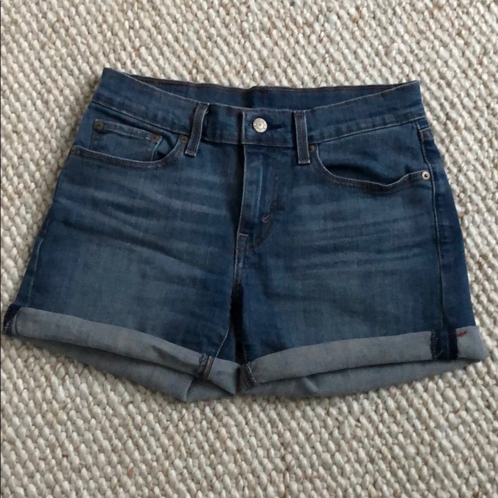 Levi Shorts size 27